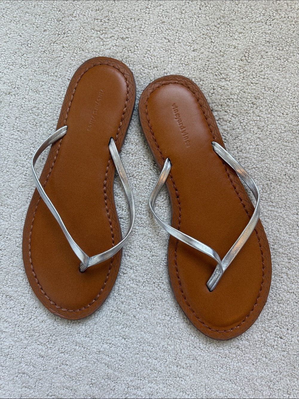 Vineyard vines Metallic Silver Strap Brown Footbed Flip Flops -9